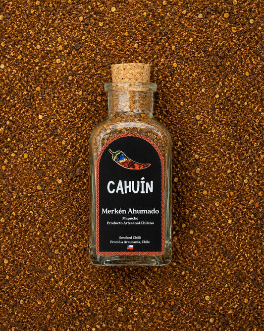 Botella de MERKÉN CAHUÍN, merkén ahumado, sobre merkén y ají seco